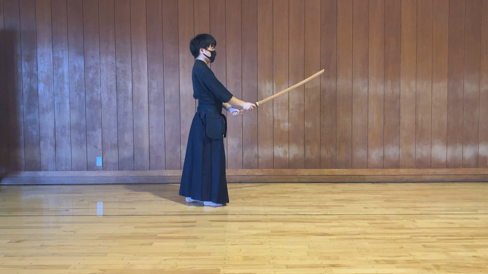 剣道 中段の構えとは: 剣道初段 中段の構え説明しなさい | 剣道の構えの種類とは?構え方も覚えて説明できるようにしよう – IDJIIF